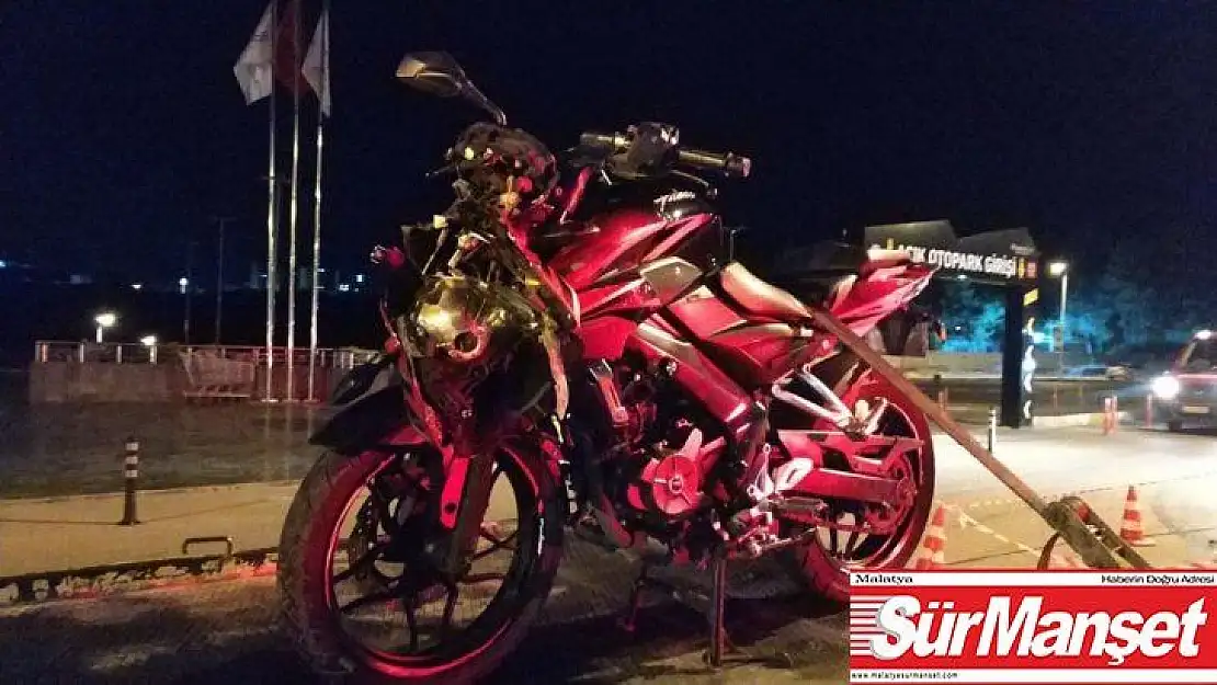 Motosiklet ile otomobil çarpıştı: 1 ölü
