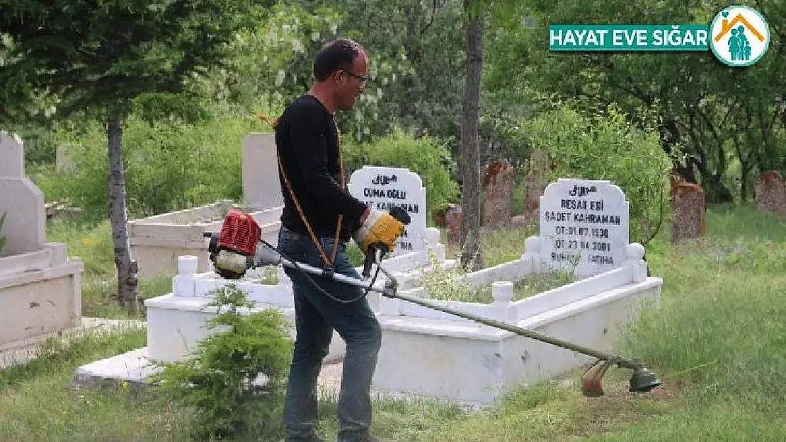 Muhtardan mahalle mezarlığına Vefa hizmeti