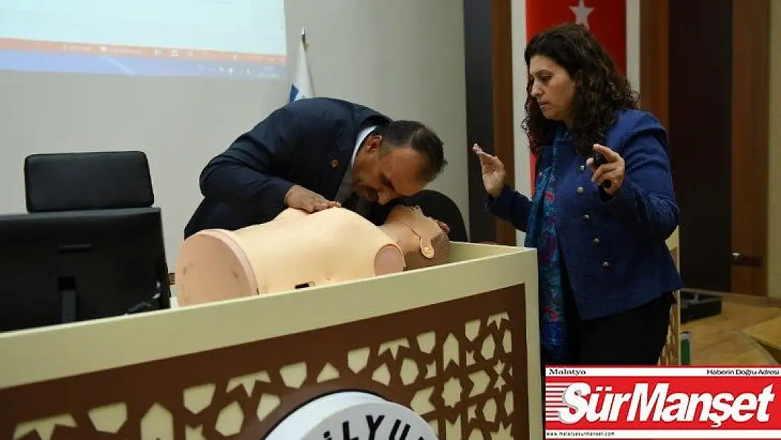 Muhtarlara ilk yardımı eğitimi verildi