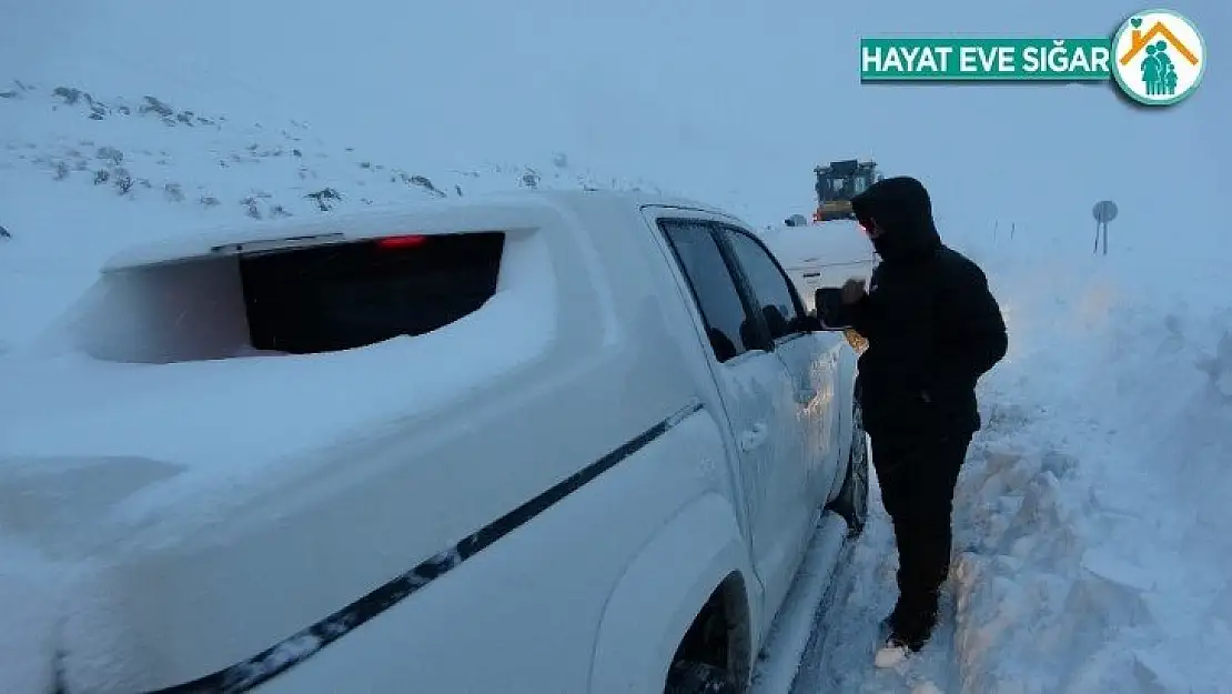 Muş-Kulp karayolunda mahsur kalan araçlar için ekipler seferber oldu