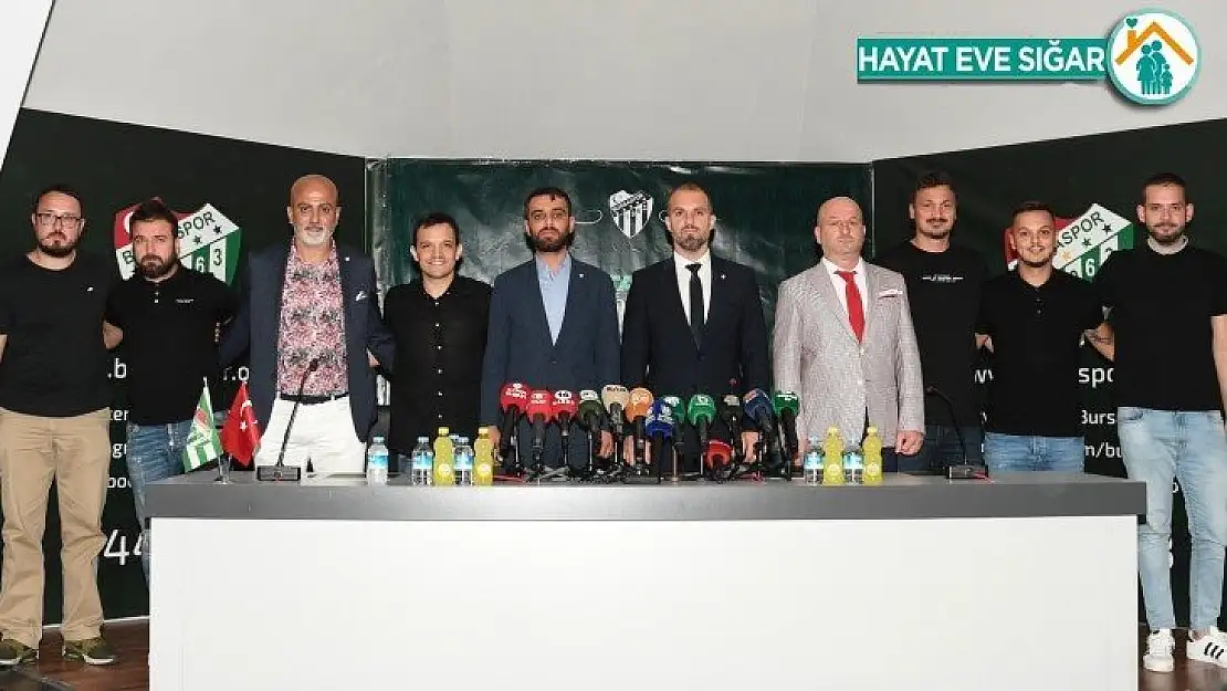 Mustafa Er, Bursaspor'la 3 yıllık resmi sözleşmeye imza attı