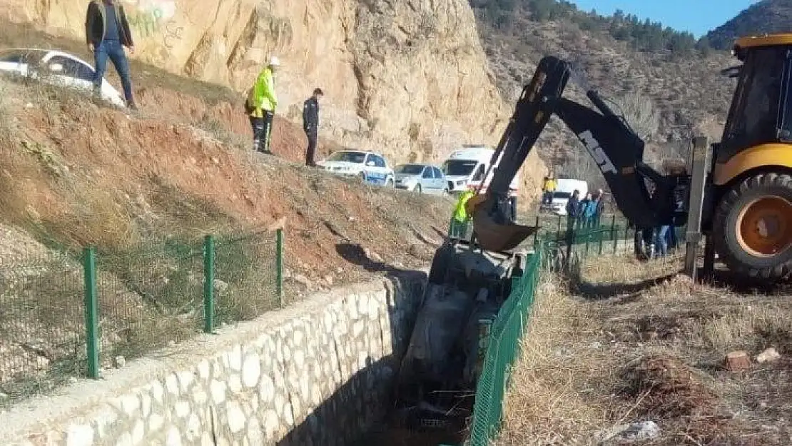 Nallıhan'da otomobil dereye uçtu: 1 yaralı