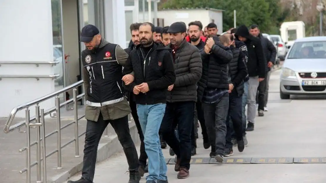 Narkotik operasyonunda gözaltına alınanlar adliyeye sevk edildi