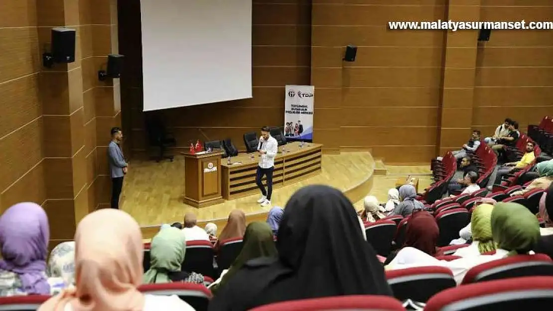 Necip Fazıl Kısakürek GAÜN'de şiirlerle anıldı