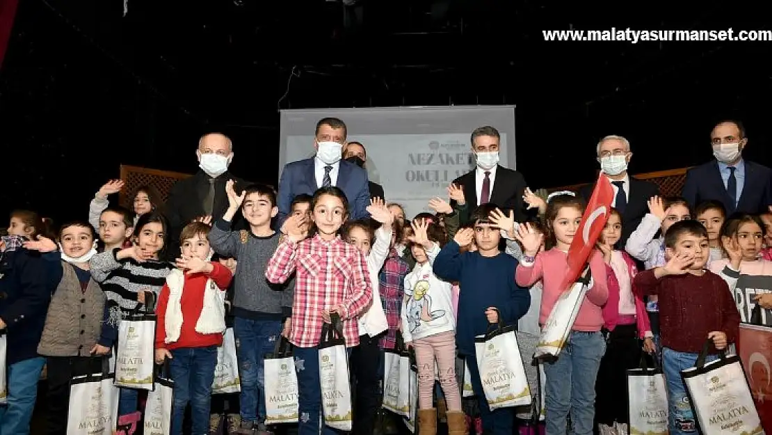 Nezaket okullarındaki öğrencilere 'ilk karnem kumpanyası' etkinliği yapıldı