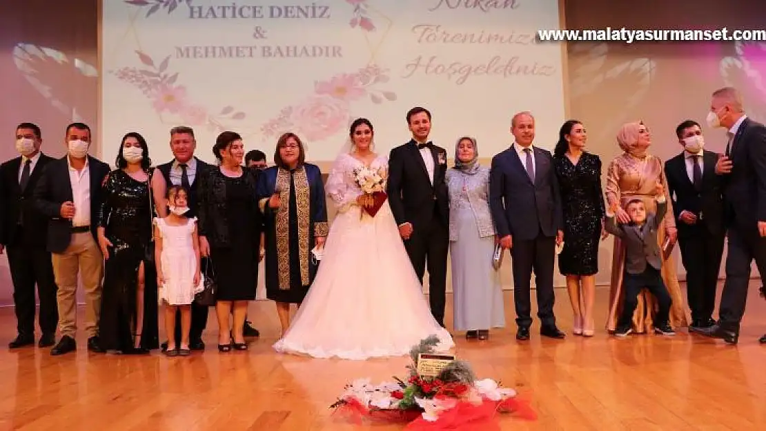 Nikah 30 şahit eşliğinde kıyıldı