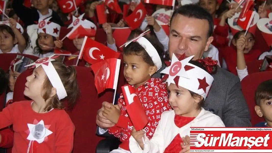 Öğrenciler, 29 Ekim Cumhuriyet Bayramını  coşku ile kutladı.