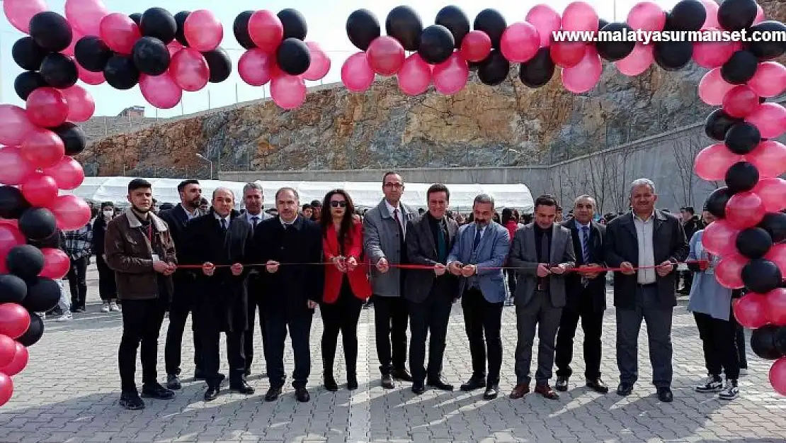 Öğrenciler projelerini bilim fuarında sergiledi