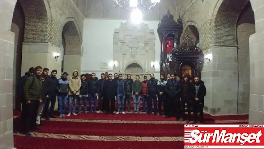 Öğrenciler sabah namazında buluştu