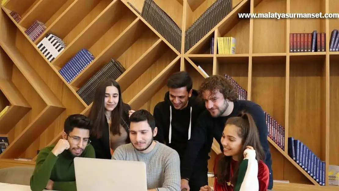 Öğrencilerden HKÜ'ye tam not