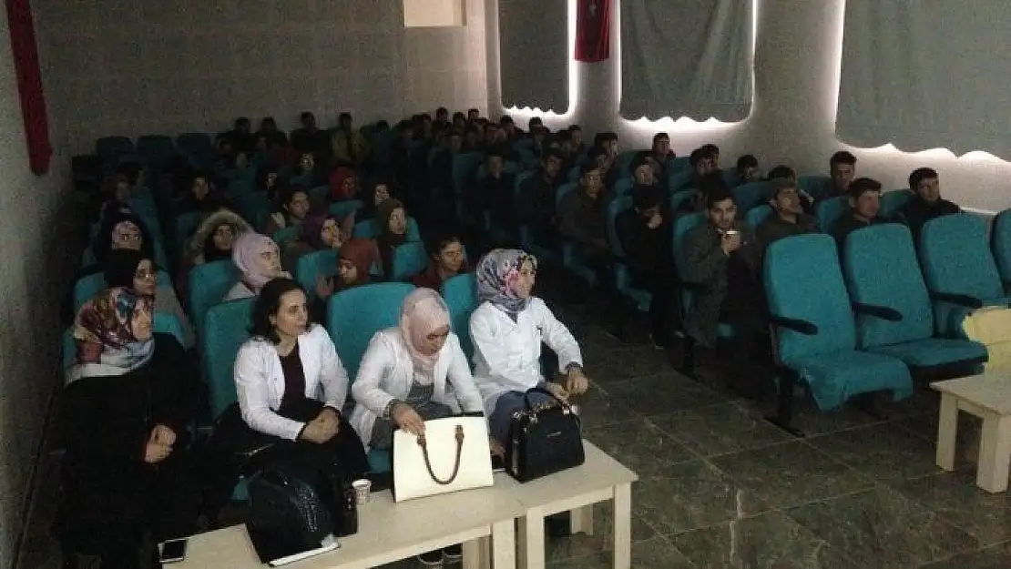 Öğrencilere başarı ve motivasyon semineri verildi