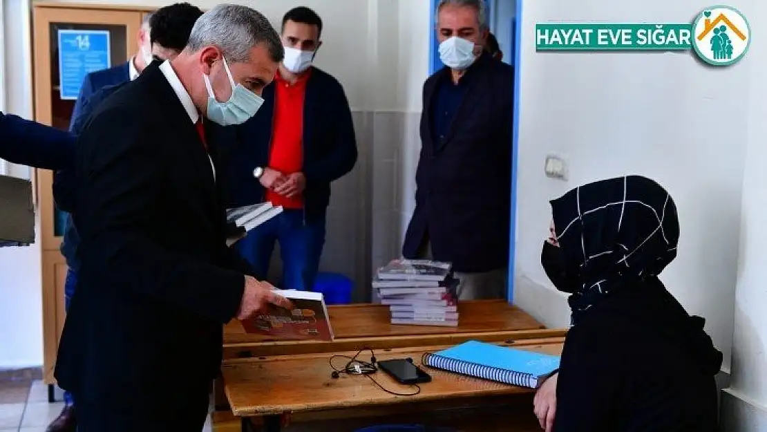 Öğrencilere sınav deneme seti hediyesi