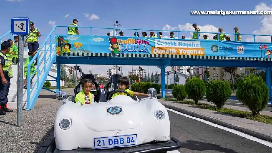 Öğrencilere uygulamalı trafik eğitimi