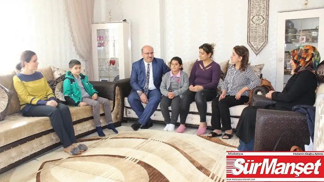 Öğretmenler, öğrencilerin evinde