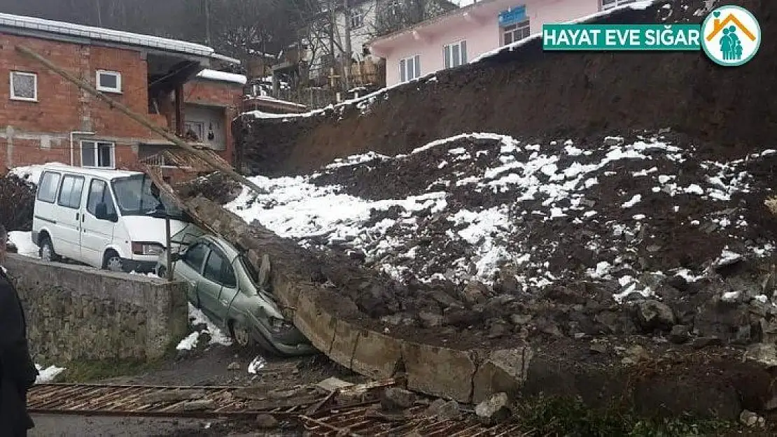 Ordu'da istinat duvarı çöktü, araçlar altında kaldı