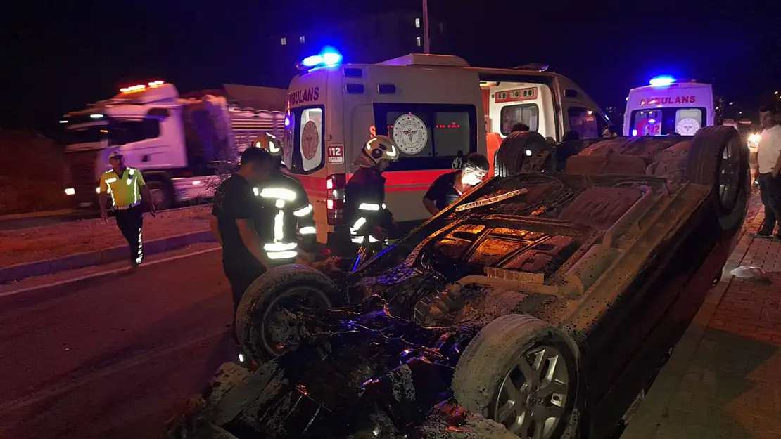 Orta Refüje Çarpan Araç Takla Attı  Sürücü Yaralı