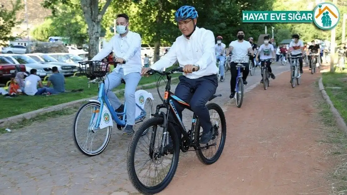 Osman Güder, sağlıklı yaşam için gençlerle pedal çevirdi
