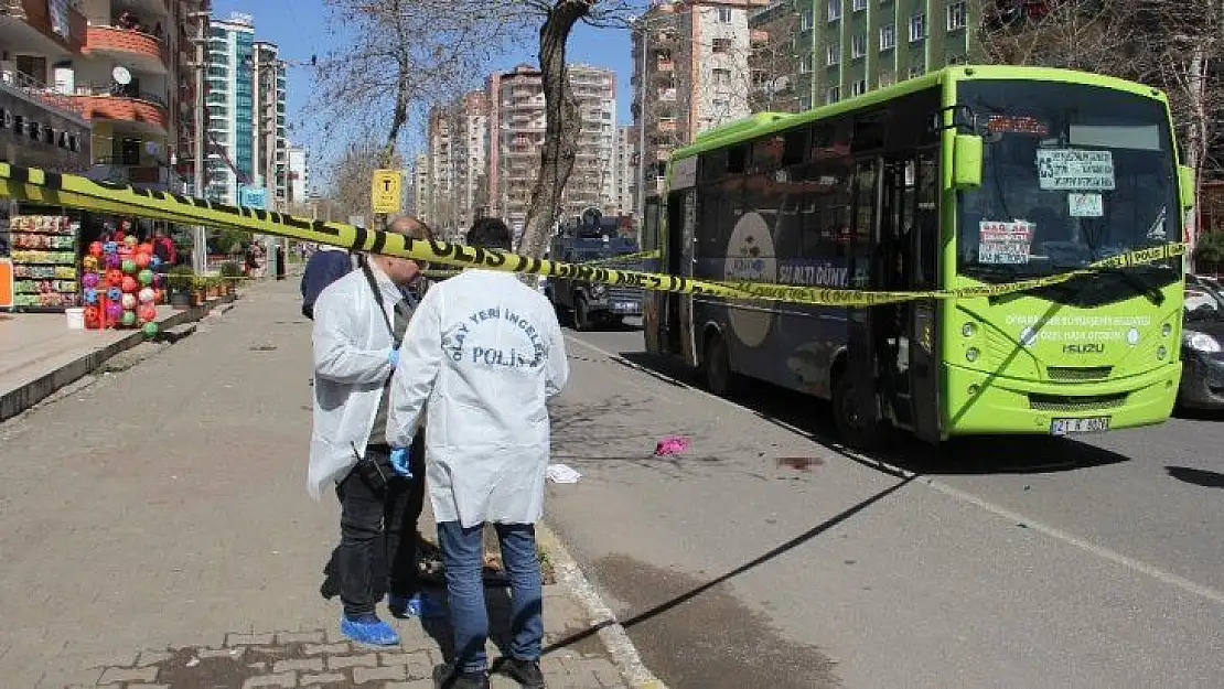 Otobüsten indirip kurşun yağdırdı, kurşunu bitince dipçikle saldırdı