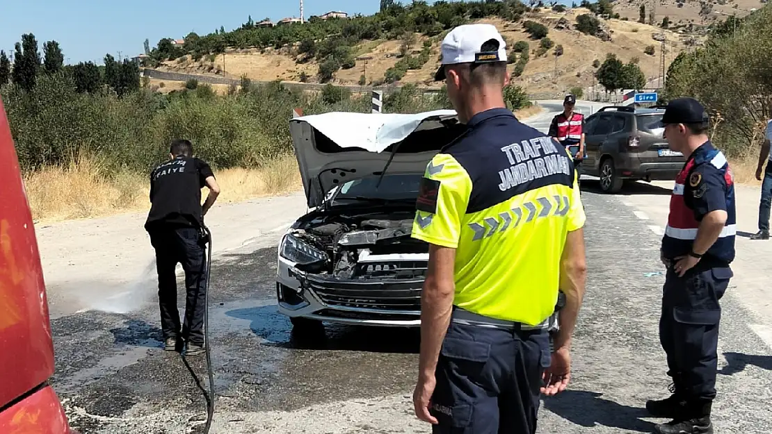 Otomobil ile Çapa Motoru Çarpıştı Biri Ağır 3 Kişi Yaralandı