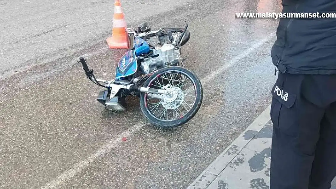Otomobil ile motosiklet çarpıştı: 1 yaralı