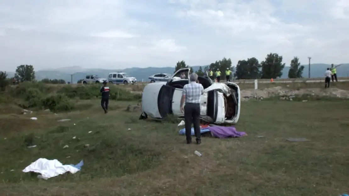 Otomobil Şarampole Devrildi 3 Kişi Öldü 3 Kişi Yaralandı