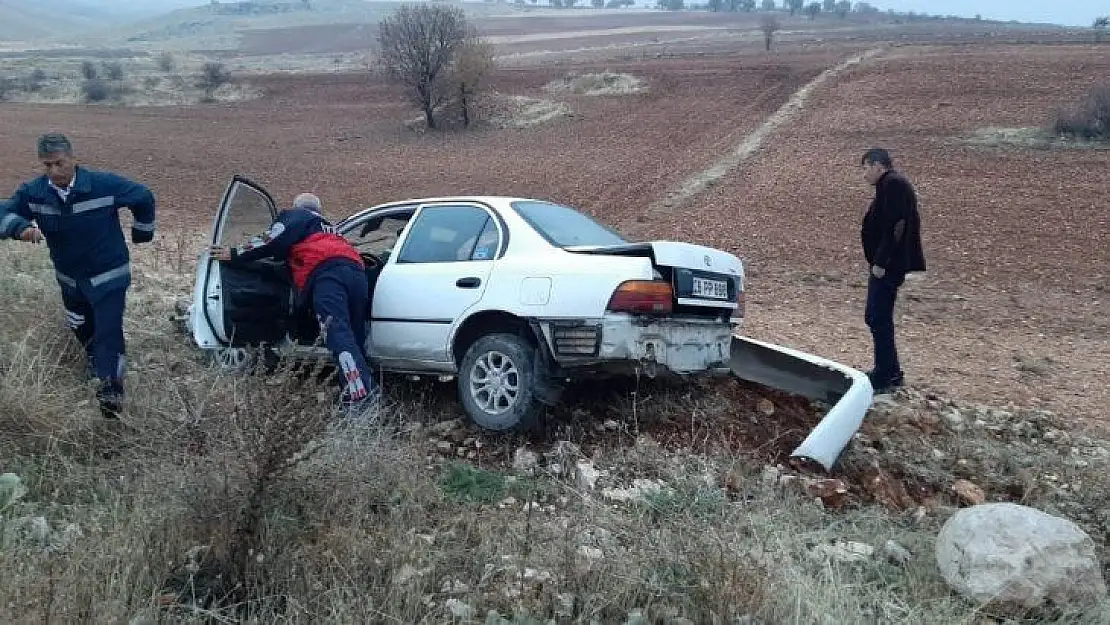 Otomobil şarampole uçtu: 2 yaralı