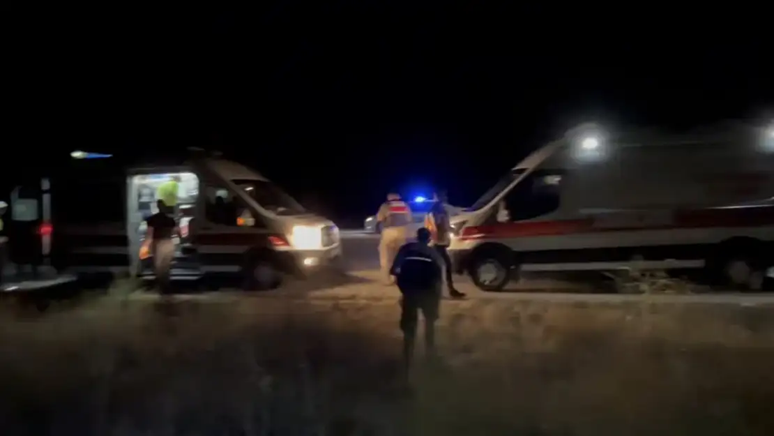 Otomobil Şarampole Yuvarlandı 2 Ölü 2 Ağır Yaralı