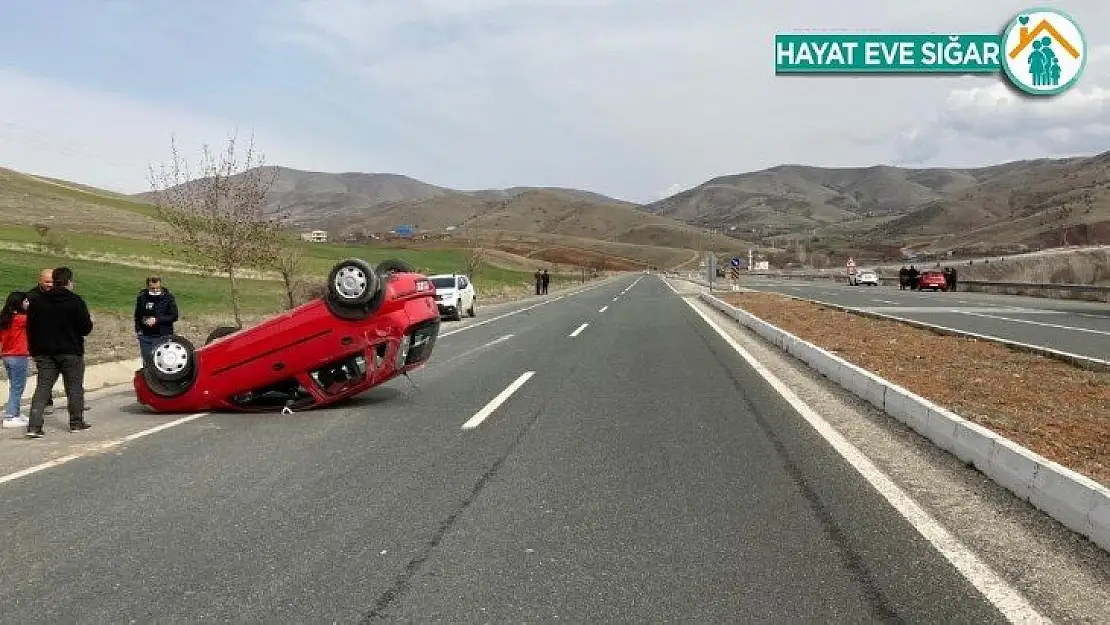 Otomobil ters döndü, sürücü yara almadan kurtuldu