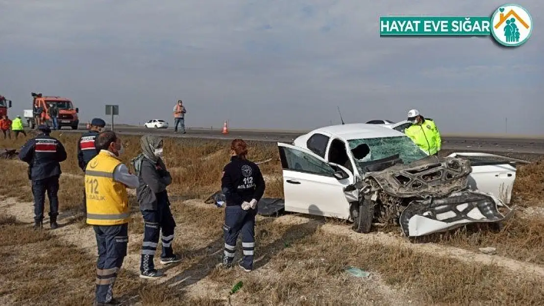 Otomobil tıra arkadan çarptı: 1 ölü, 1 yaralı