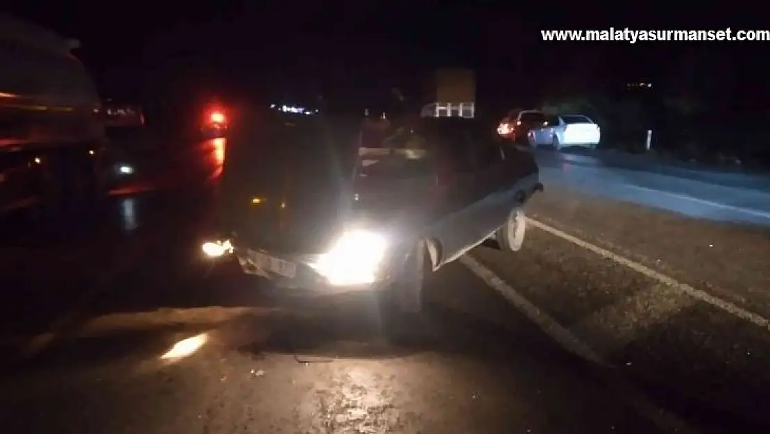 Otomobil tıra arkadan çarptı: 1 yaralı