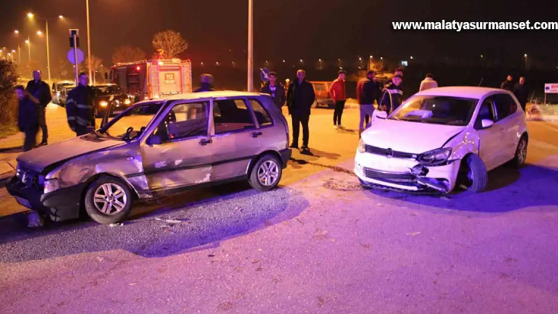 Otomobil yarışı kazayla bitti, nişanlı çift yaralandı