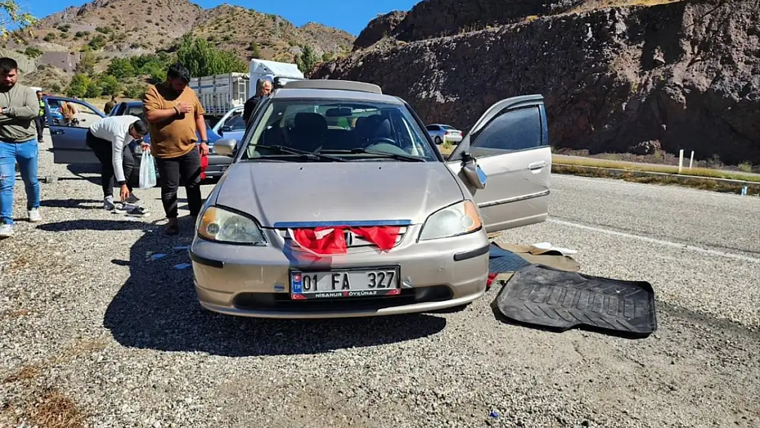 Otomobil Yön Levhasına Çarptı Sürücü Ve 2 Yolcu Yaralı