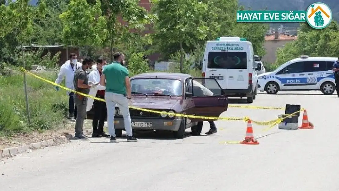 Otomobilde ölü olarak bulunan kişi ensesinden vurularak öldürülmüş