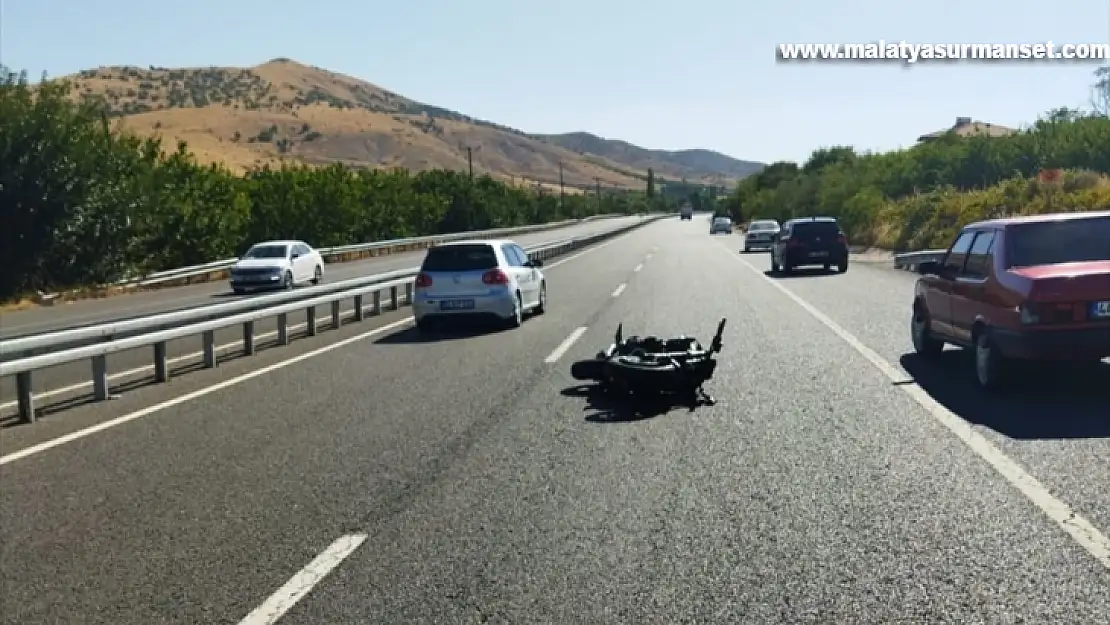 Otomobile Çarpan Motosikletin Sürücüsü Hayatını Kaybetti