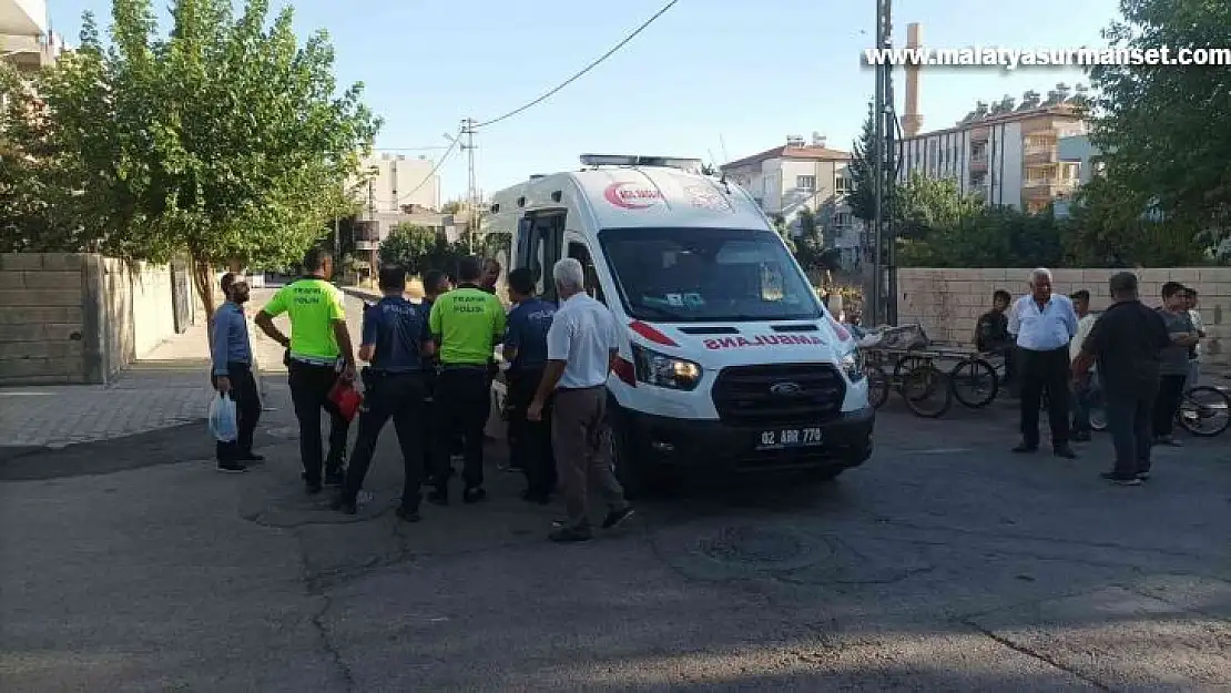 Otomobilin çarpıp kaçtığı ambulanstaki doktor yaralandı