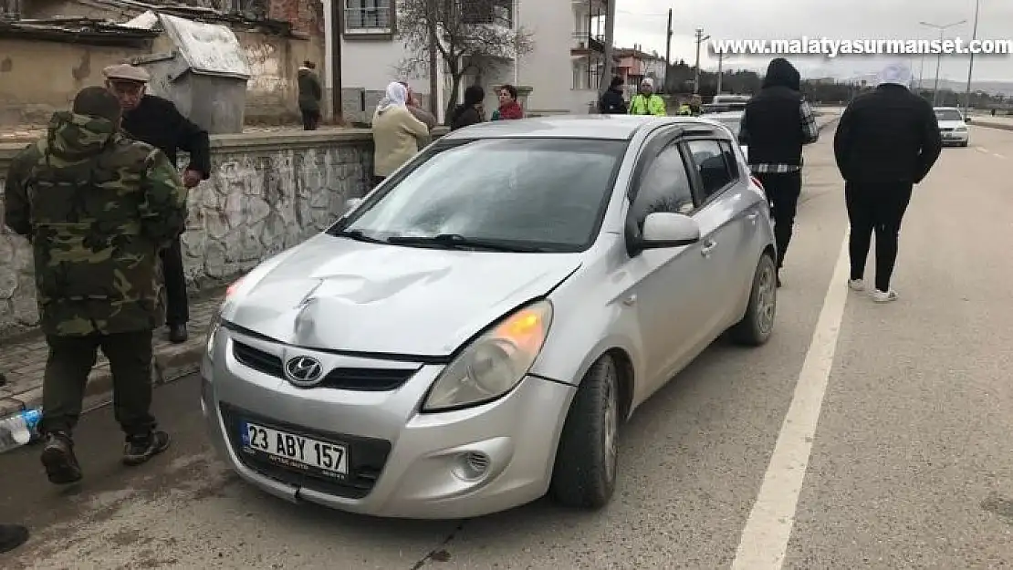 Otomobilin çarptığı kadının bacağı kırıldı