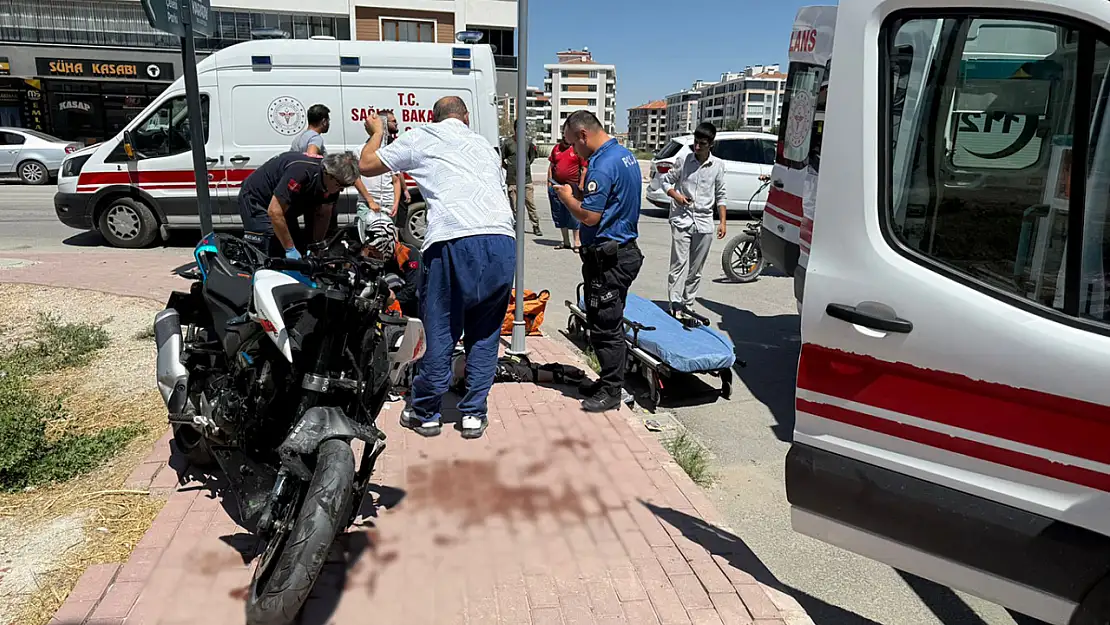 Otomobilin U Dönüşü Kaza Getirdi Sürücü Ağır Yaralı