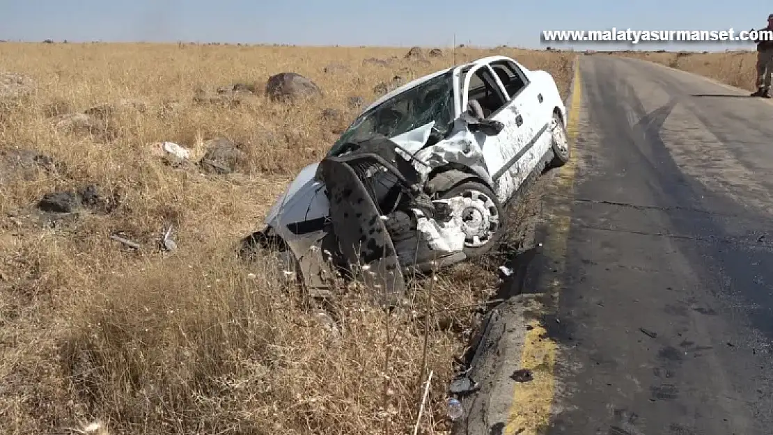 Otomobille kamyonetin çarpışması sonucu 9 kişi yaralandı