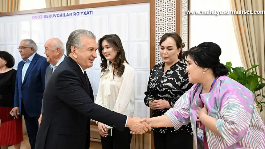 Özbekistan'da halk, anayasa değişikliği için sandık başında