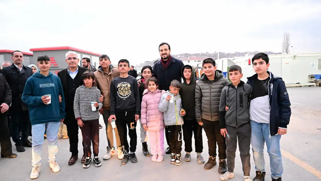 Özdemir ve Güder Konteyner Kentte Vatandaşlarla Bir Araya Geldi