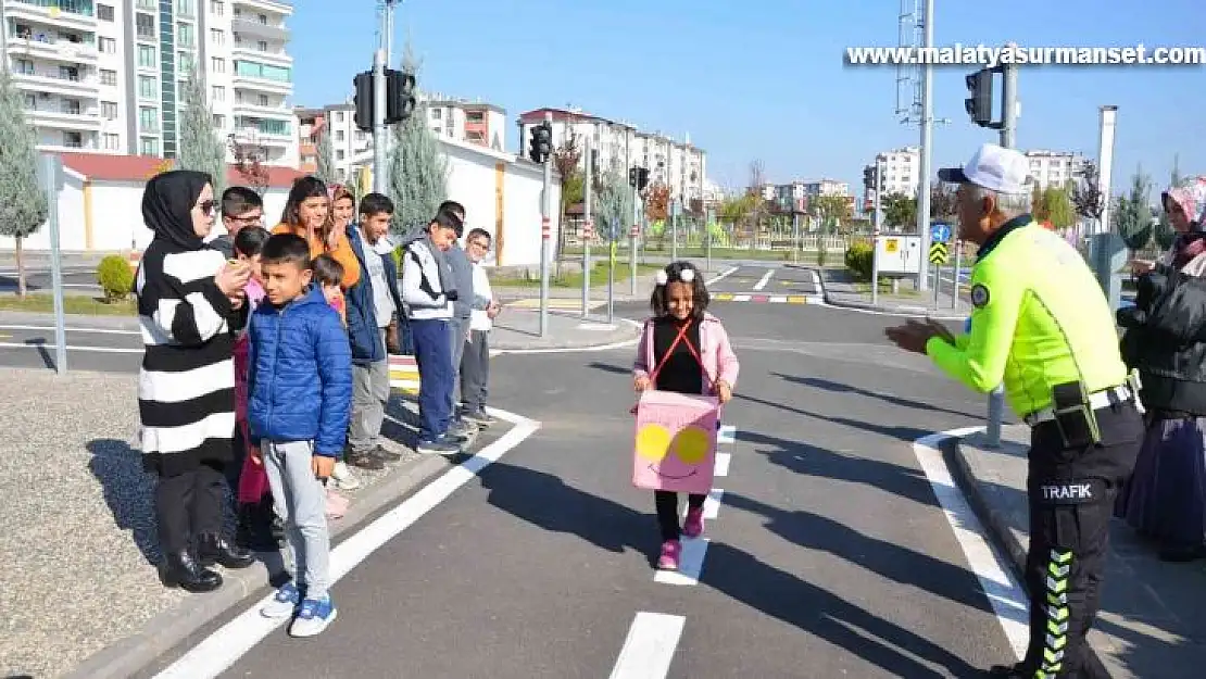 Özel gereksinimli öğrencilere uygulamalı trafik eğitimi