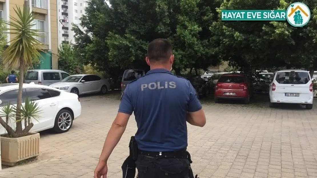 Özel harekat polisi evinde ölü bulundu