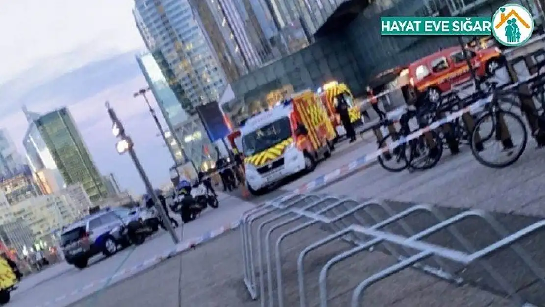 Paris'te evsiz adam çaldığı kamyonetle kalabalığa daldı: 1 ölü, 1 yaralı