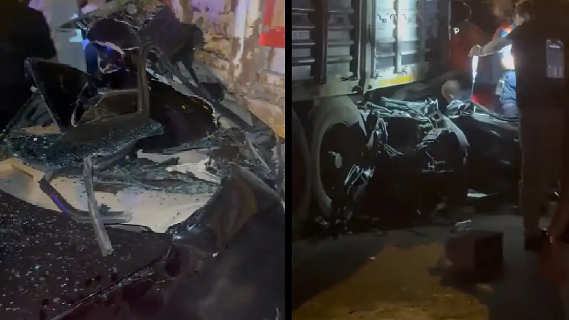 Park Halindeki Tıra Çarpan Otomobilde 2 Genç Hayatını Kaybetti