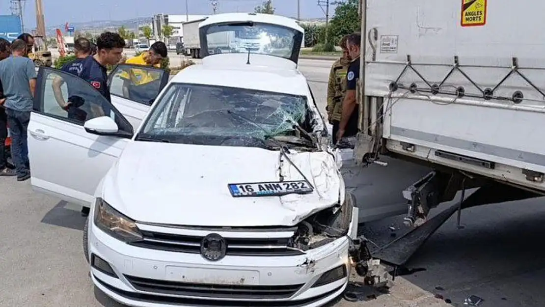 Park Halindeki Tıra Çarptı, Hastaneye Kaldırıldı! Durumu Ağır