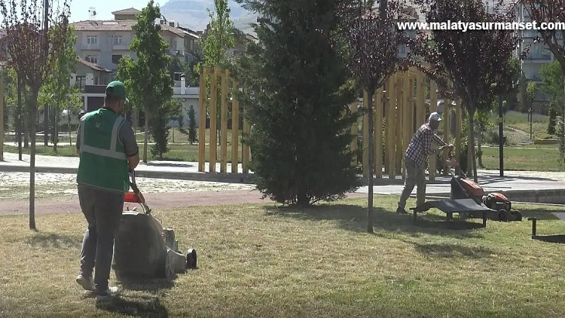 Parkların Bakım Ve Onarımlarını Aralıksız Sürdürüyor