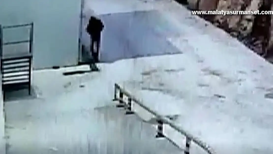 Patlamadan saçılan taş güvenlik görevlisinin kafasına mermi gibi saplandı