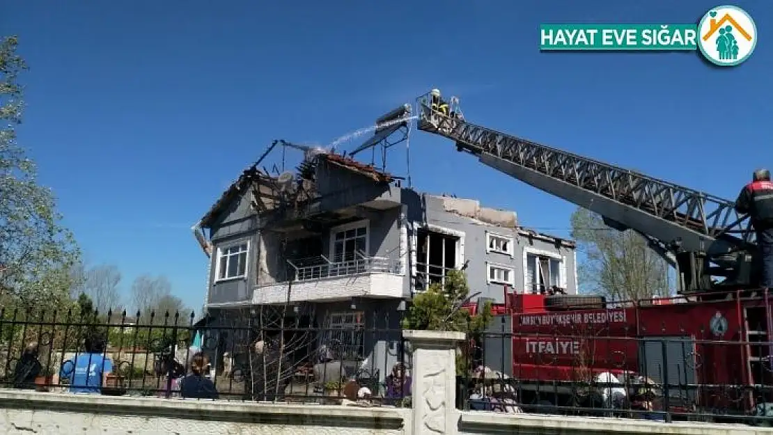 Patlayan televizyon evi yaktı
