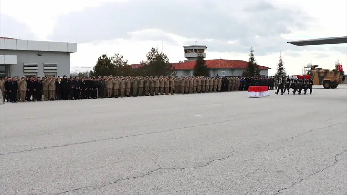 Pençe-Kilit Operasyonu bölgesinde şehit olan asker için Van'da tören düzenlendi