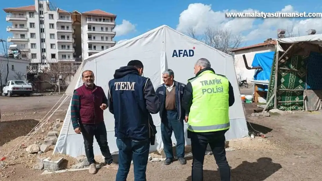 Polis ekipleri çadırları denetliyor